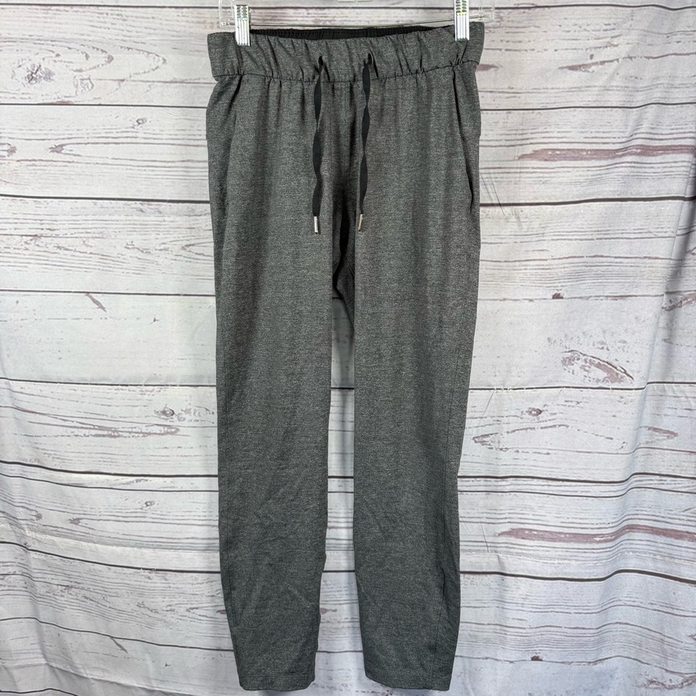 Lululemon On the Fly Pants 7/8 Length Heathered Size 4 (has a hole)